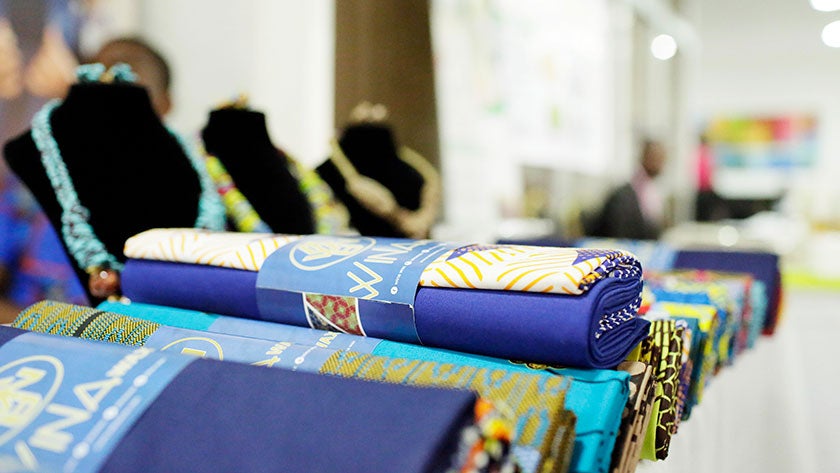Fabric and jewelry store in Lomé, Togo. Since the beginning of the crisis, only 8.6% of companies use digital platforms for their sales. Erick Kaglan, World Bank